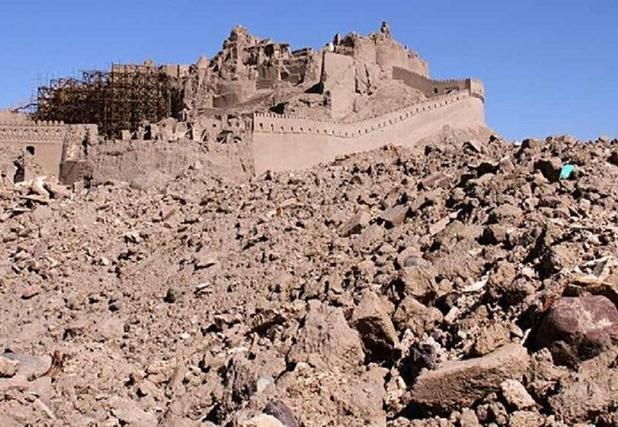 زلزله بم و میراث آن؛ پیشرفت مهندسی و خطرات تشدید ریسک جمعیتی در پهنه‌‎های گسلی