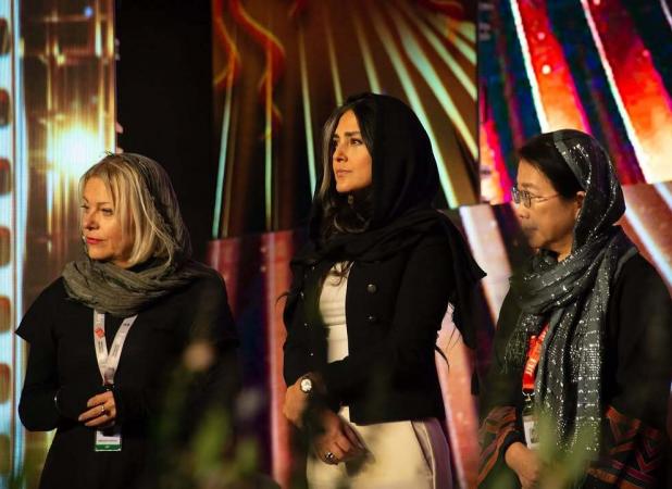 استایل شیک هدی زین‌العابدین در این مراسم جلب توجه کرد