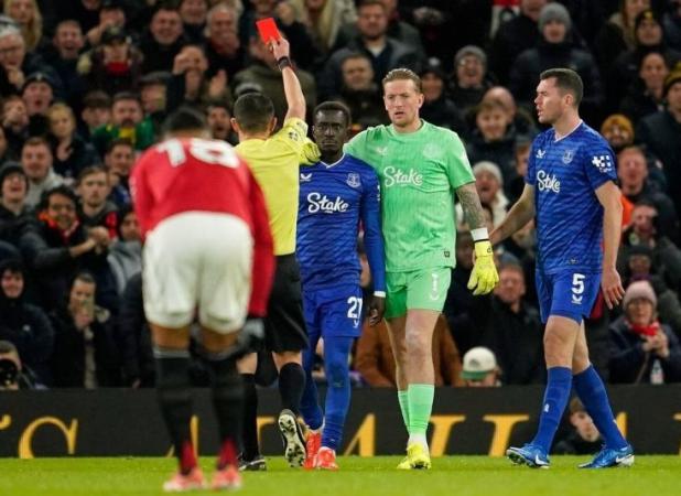 مضحک ترین اخراج های تاریخ فوتبال