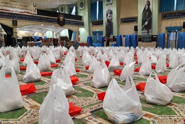 توزیع ۴۰۰ بسته معیشتی بین خانواده‌های نیازمند زندانیان گلستان