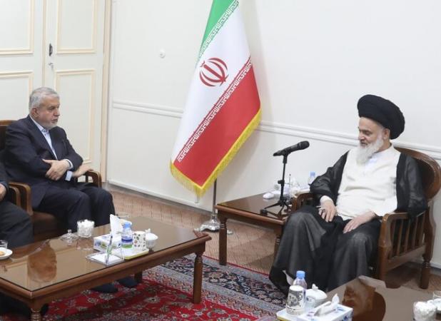آیت الله حسینی بوشهری: تکمیل فرودگاه قم مطالبه دیرینه مردم استان است
