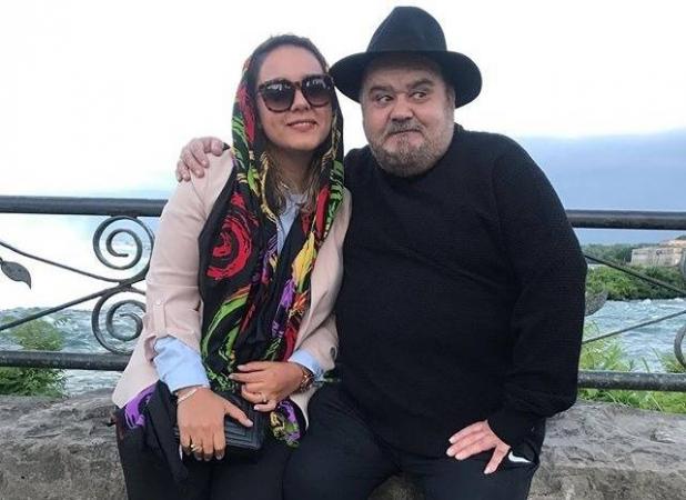 عکس جدید و خانوادگی اکبر عبدی در یک فست‌فودی