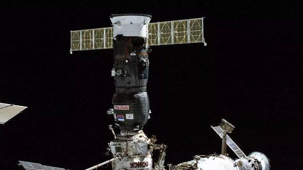 ۳ فضانورد یکسال در ایستگاه فضایی بین المللی می مانند