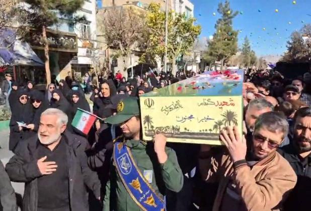 تشییع شهید گمنام هشت سال دفاع مقدس در قوچان