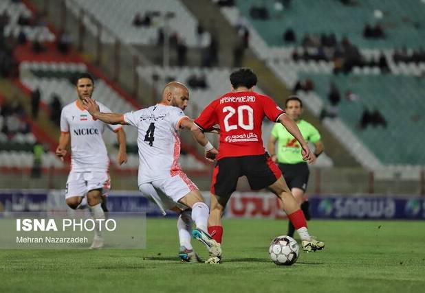 تراکتور قعرنشین را گلباران کرد