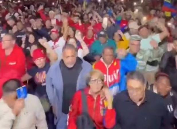 راهپیمایی شبانه ونزوئلایی‌ها و درخواست برای آزادی مادورو