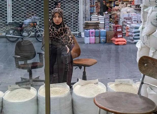 برنج ۴۰۰ تومانی برای ما، دلار ۲۸ تومانی هم برای آقایان ایکس