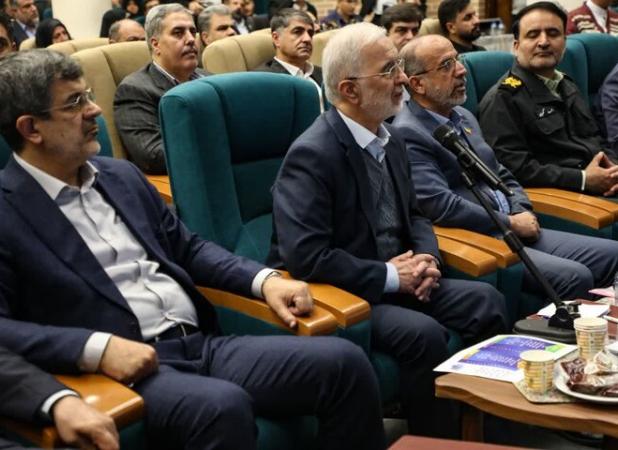 افتتاح ۱۲ نیروگاه خورشیدی در یزد با حضور وزیر کشور