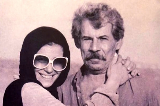 تصویری خاطره‌انگیز از داوود رشیدی ۴۲ ساله کنار پدرش