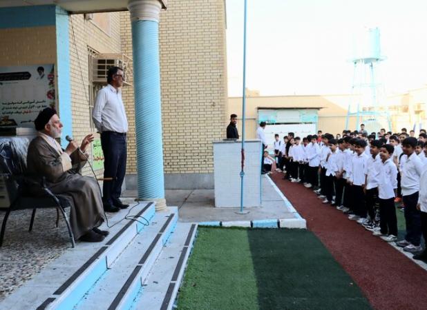 امام‌جمعه دیر: کسب علم مهمترین رسالت دانش‌آموزان است