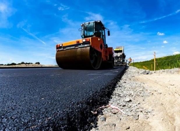 اجرای ۱۷ هزار متر مربع بیس و آسفالت در روستای گهردو شهرستان سیریک