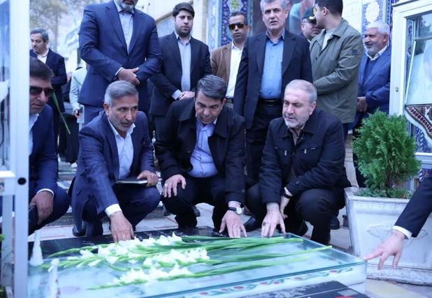 ادای احترام دبیرکل ستاد مبارزه با مواد مخدر کشور به مقام شهدای کرمان