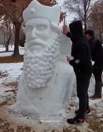 سردیس کوروش بزرگ در شیراز از برف ساخته شد