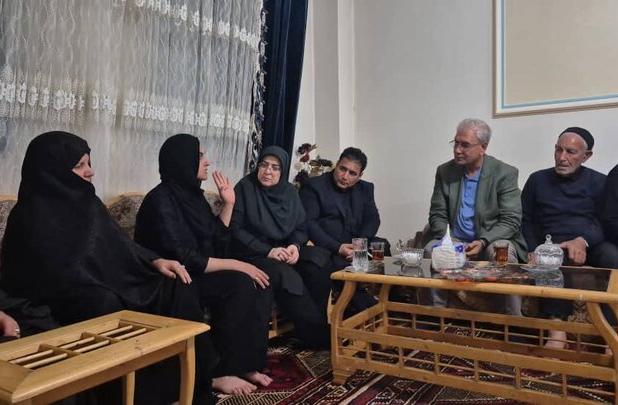 دیدار مهاجرانی و ربیعی با خانواده الهه حسین‌نژاد