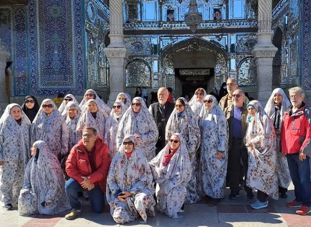 حضور گردشگران برزیلی در حرم حضرت معصومه (س) 