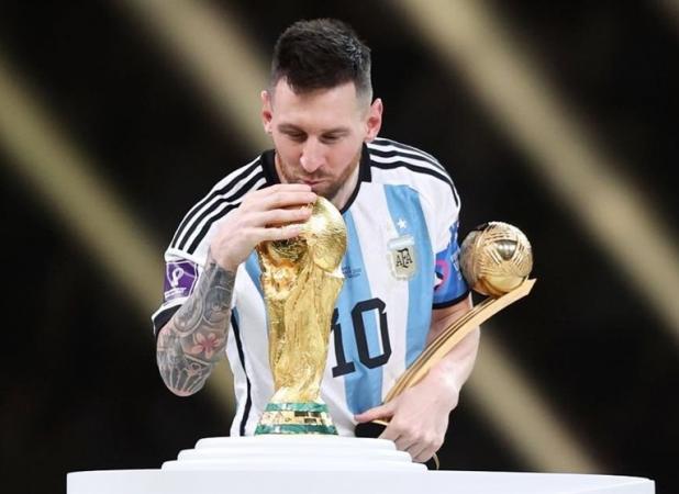 پوستر فیفا برای جام جهانی؛ جهانبخش در کنار مهاجم استقلال