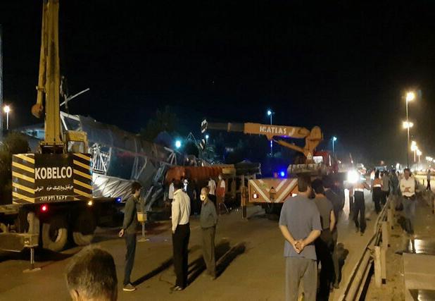 واژگونی پژو پارس در اتوبان ۲۲ بهمن زنجان ۲ کشته برجا گذاشت