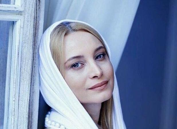 پوشش متفاوت و شیک مریم کاویانی در سفر به دبی