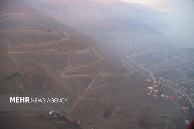 تصاویر پهپادی از وسعت آتش‌سوزی در جنگل الیت