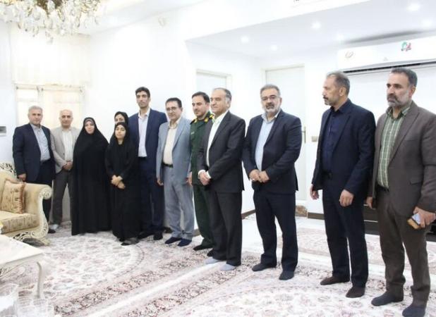 دبیر شورای فرهنگ عمومی از خانواده شهید «خدامراد عبدلی» تجلیل کرد