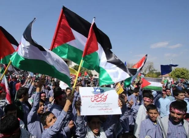 تجمع دانش آموزان شیرازی در حمایت از کودکان مظلوم غزه