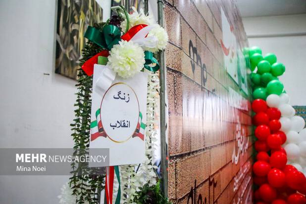 زنگ انقلاب در مدارس سراسر کشور نواخته شد