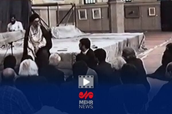 نگارگر روضه‌ی رضوان استاد محمود فرشچیان