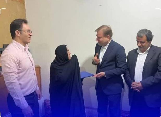 خانواده شهدا چشم و چراغ کشور هستند