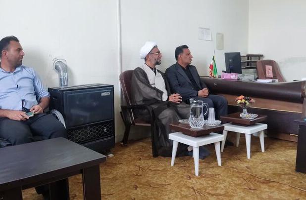 برخی ها برای بدست آوردن مدیریت جریانات سیاسی را واسطه قرار می دهند