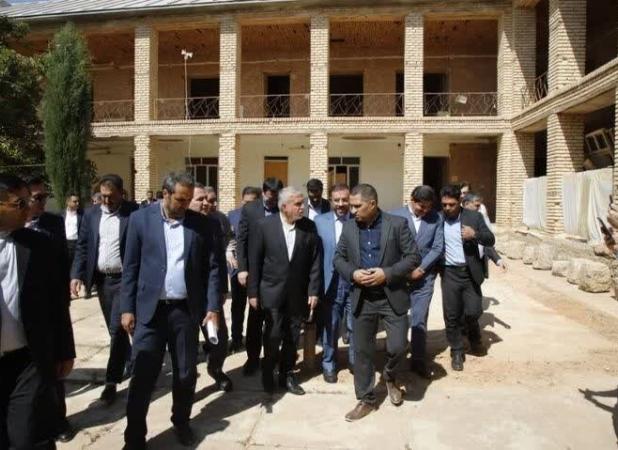 بازدید وزیر میراث‌ فرهنگی از اقامتگاه تاریخی «تجلی پروانک» سپیدان فارس