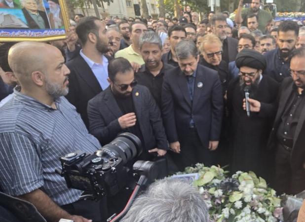 نماز میت بر پیکر استاد فرشچیان اقامه شد