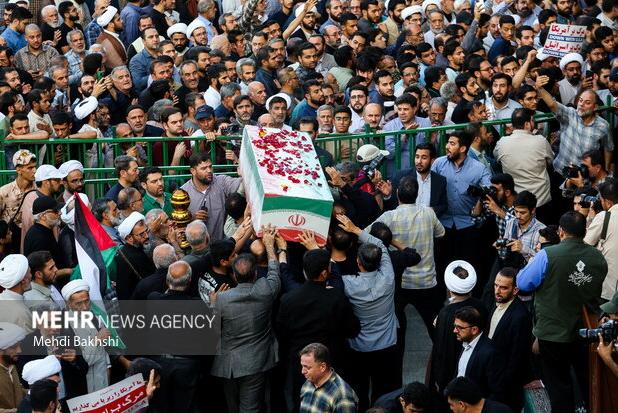 آیین تشییع ۷ شهید گمنام دفاع مقدس در قم آغاز شد