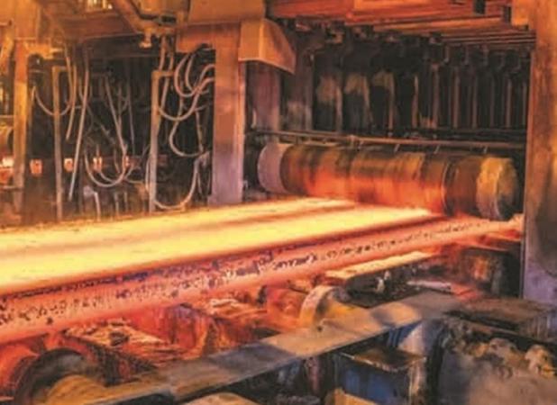 طیب‌نیا: با دلارهای خانگی می توان ۱۰ فولاد مبارکه ساخت