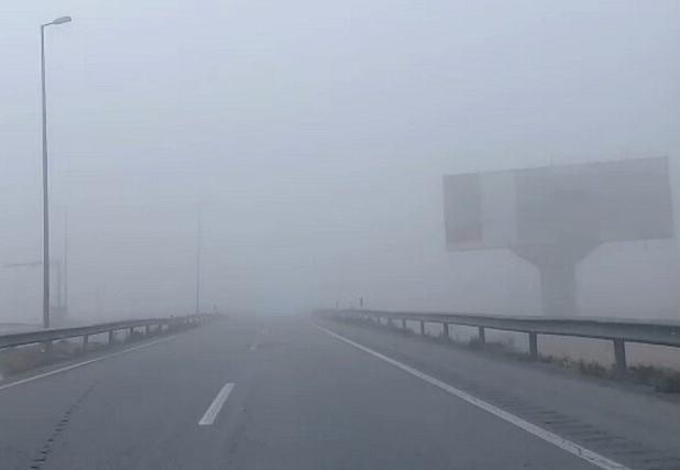 تردد با تاخیر سرویس شرکت‌ها در مه‌آلودگی خوزستان/ سندیکای کشاورزی به فکر کارگران فصلی باشد