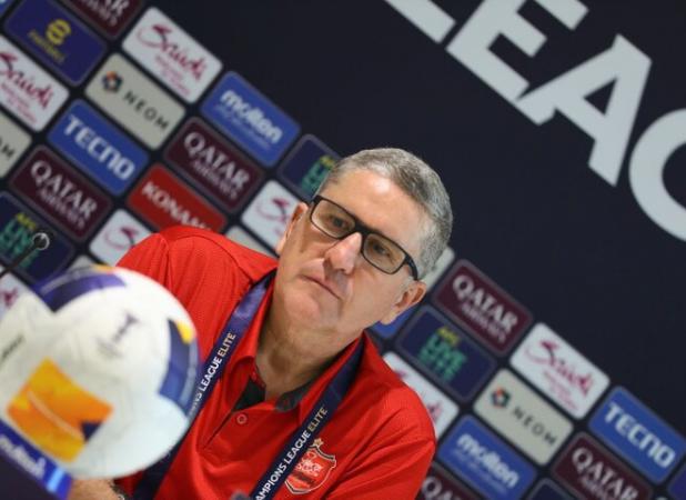 پاسخ گاریدو به انتقاد علی پروین از تغییرات مکرر در ترکیب پرسپولیس