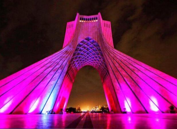 برج آزادی به رنگ امید؛ نماد تهران صورتی می‌شود