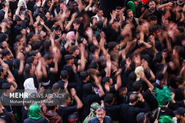 عزاداری مواکب و هیئات مذهبی عراقی در حرم امام حسین (ع)