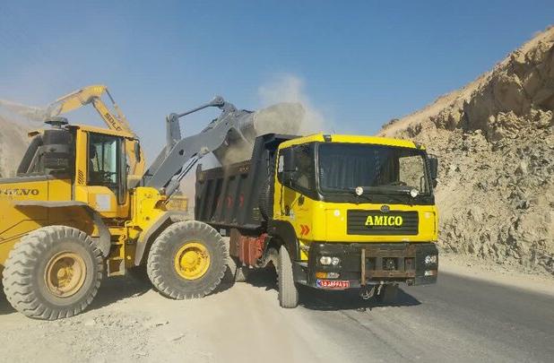 ۴۰ کیلومتر عملیات راهداری در محور لردگان – آتشگاه انجام شد