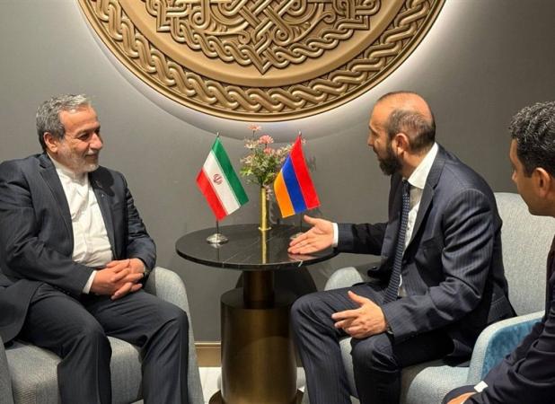 دیدار عراقچی با وزیر امور خارجه ارمنستان