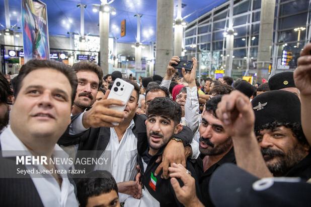 استقبال از قهرمان کشتی فرنگی جهان در دزفول