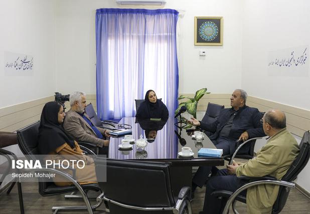 دغدغه محقق باید بی‌سوادی باشد نه بی‌پولی