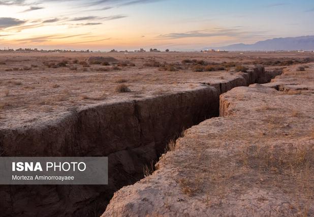 فرونشست خراسان رضوی ۵ برابر استان فارس/ زنگ خطر برای «مرگ آبخوان‌ها»