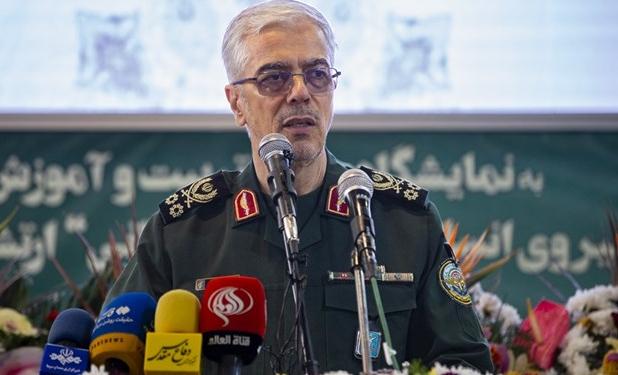 سرلشکر باقری: باید یک کتاب درسی با موضوع شهید سلیمانی برای دانش‌آموزان پیش‌بینی کنیم