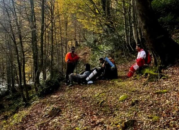 پرناک: ۳ گردشگر گرفتار در مه‌ گرفتگی ارتفاعات درفک نجات یافتند