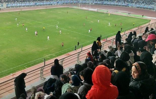 حضور پرشور هواداران مشهدی برای تماشای دیدار ابومسلم