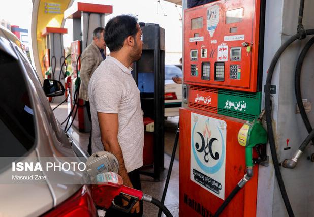 مدیرکل پخش فرآورده‌های نفتی یزد: جمع‌آوری کارت‌های سوخت آزاد شایعه است