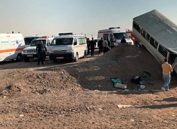 سقوط مینی‌بوس دانش‌آموزان به داخل پل