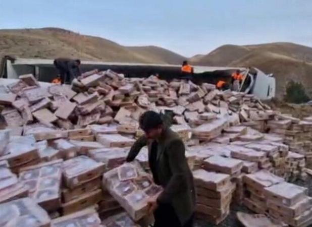 واژگونی کشنده یخچال‌دار در محور سنندج - کامیاران