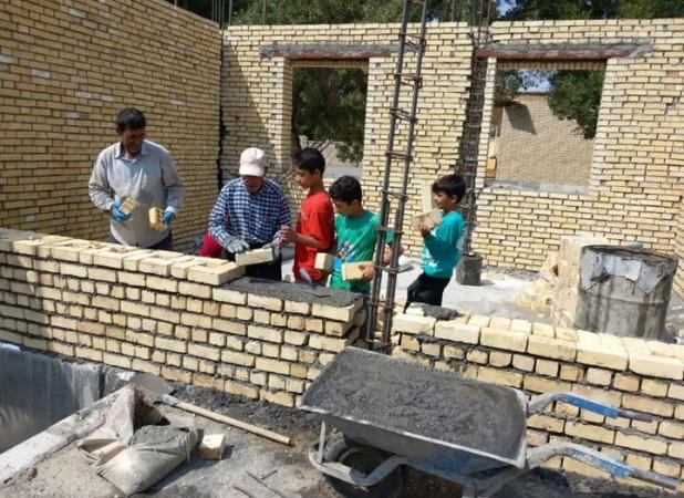 آجر به آجر با دستان کوچک؛ دانش‌آموزان موغان مدرسه می‌سازند 