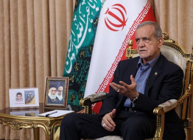 قاب عکس معنادار روی میز مسعود پزشکیان